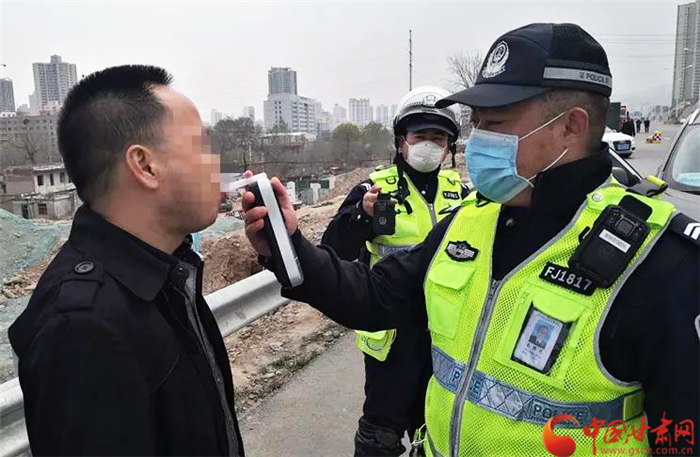 清明假期 兰州交警查处98起酒驾（图）