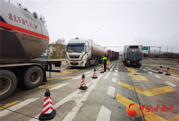 凯发k8省高速公路运营服务中心全力保障电煤等重点物资运输